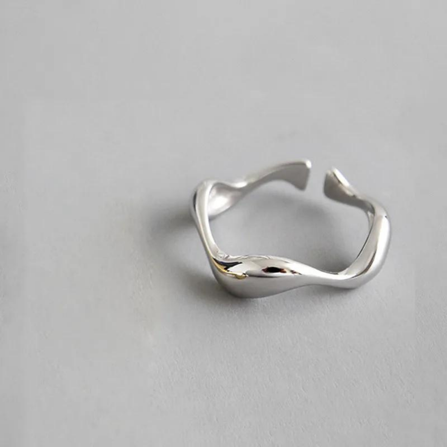 Irregular Wave Smooth Engagement Adjustable Ring