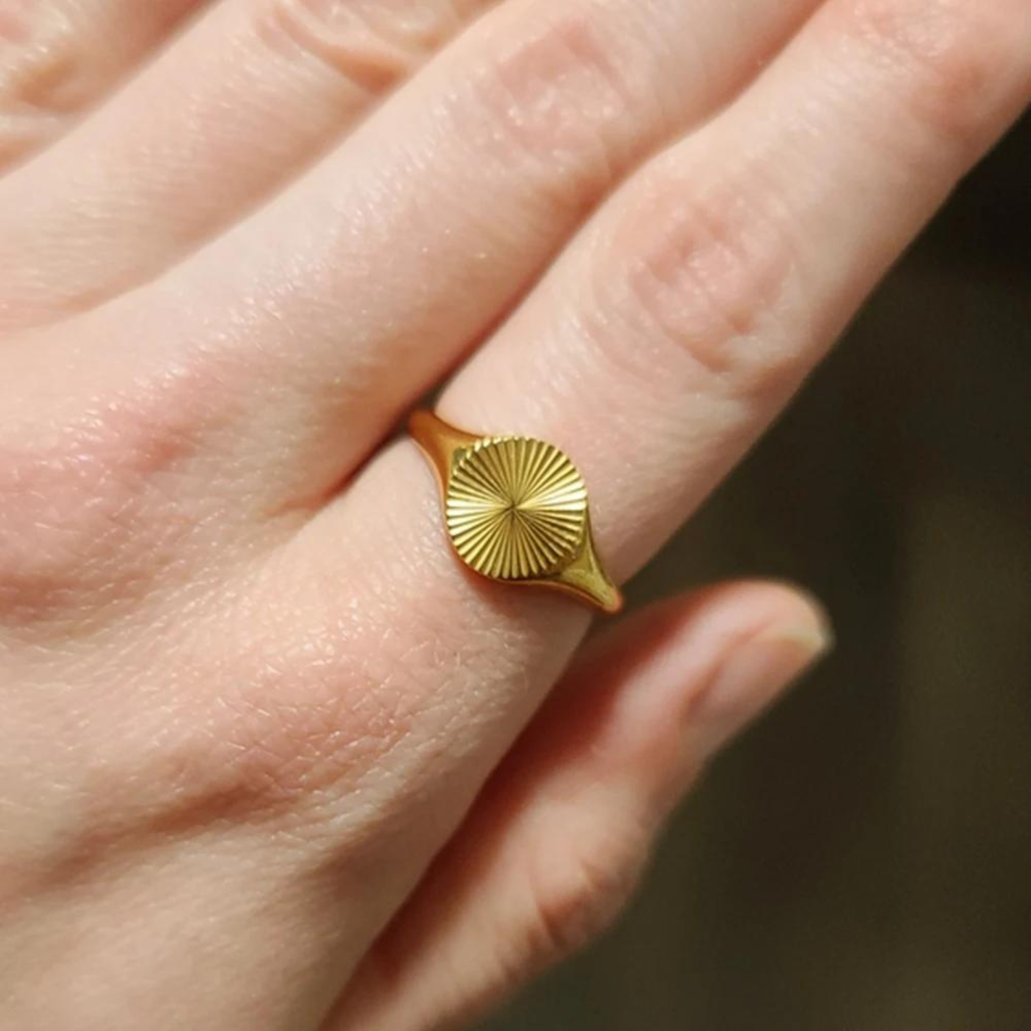 Minimalist Dainty Rays Texture Circle Ring